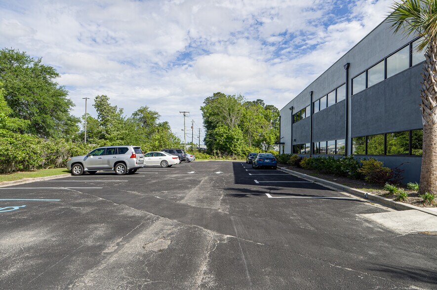 More Photos Of 2155 N Park Ln, Charleston Office For Lease