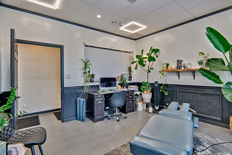 More Photos Of 1724 NE 2nd St, Gainesville Light Manufacturing For Sale