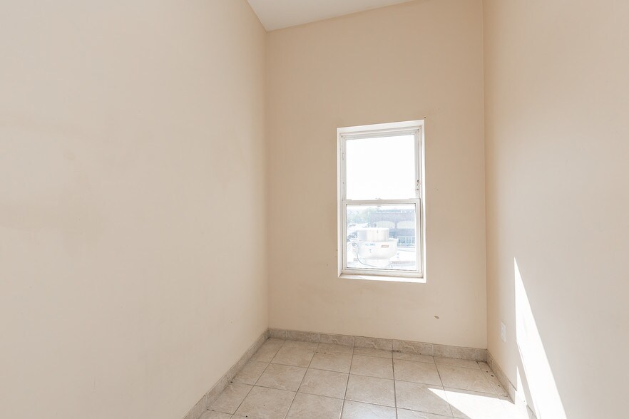 More Photos Of 122 5 St S, Lethbridge Apartments For Sale