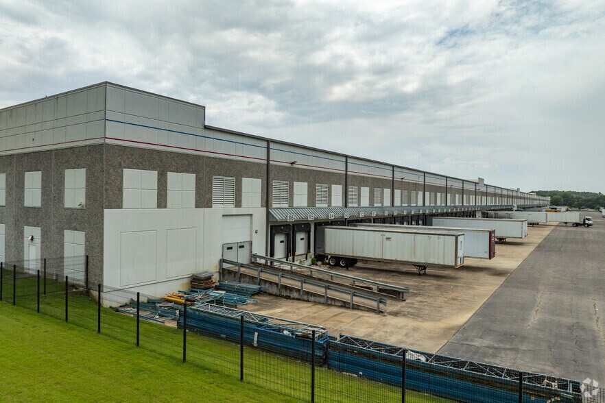 More Photos Of 3820 Micro Dr, Millington Distribution For Lease