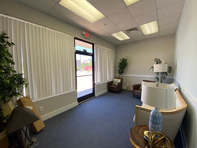 More Photos Of 409 Chicago Dr, Fayetteville Flex For Lease