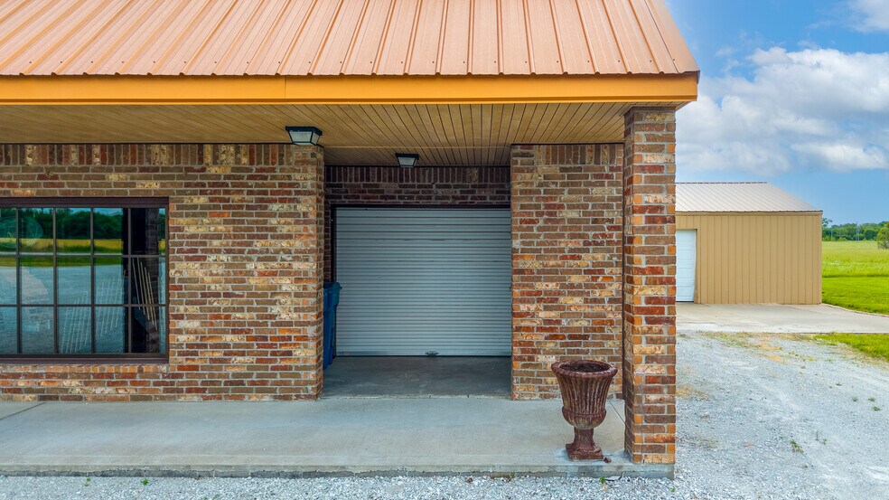 More Photos Of 19275 125 Hwy, Fairland General Retail For Sale