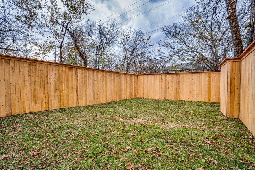 More Photos Of 421/423 Wayne, Dallas Apartments For Sale