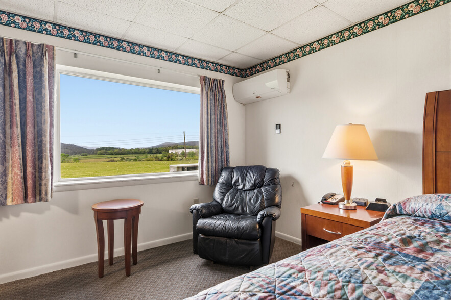 More Photos Of 6920 Motor Inn Dr, Huntingdon Hotel For Sale