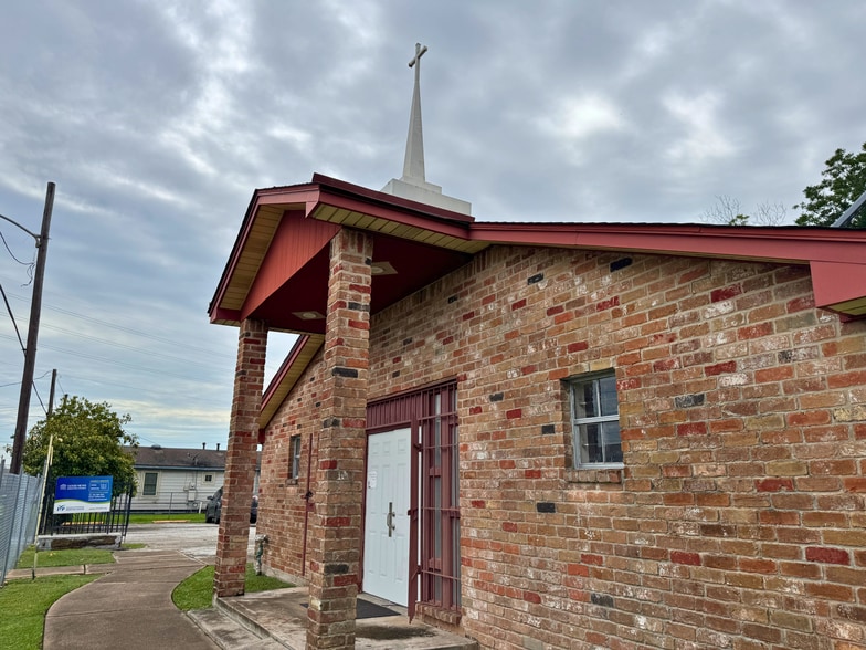 More Photos Of 2428 Wavell St, Houston Religious Facility For Sale