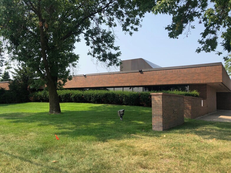 More Photos Of 2727 Fairview Ave, Roseville Light Manufacturing For Lease