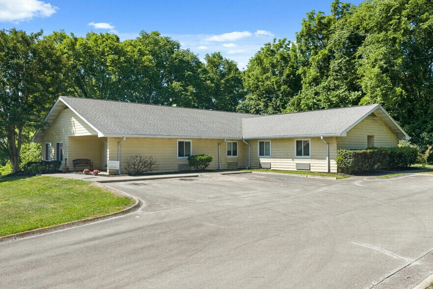 More Photos Of 825 Donna St, Morristown Apartments For Sale