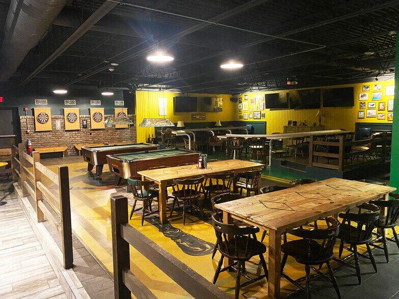 More Photos Of 410 S Clippert St, Lansing Restaurant For Sale