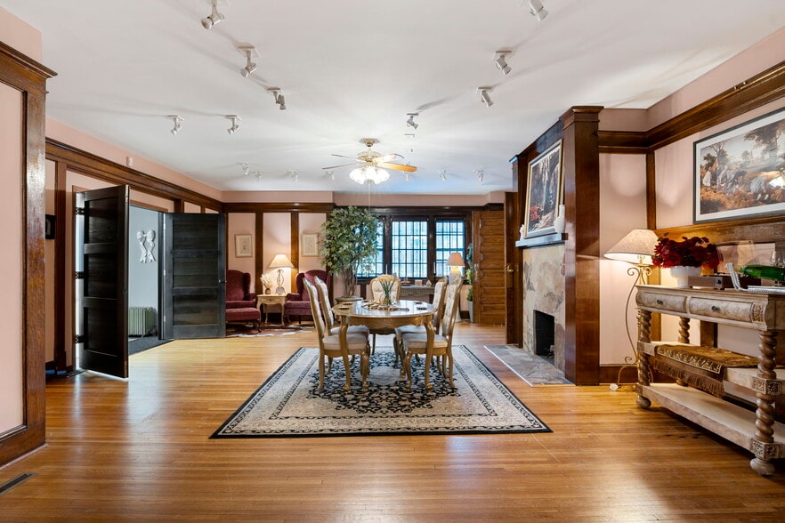 More Photos Of 3040 Lyndale Ave S, Minneapolis Office For Sale