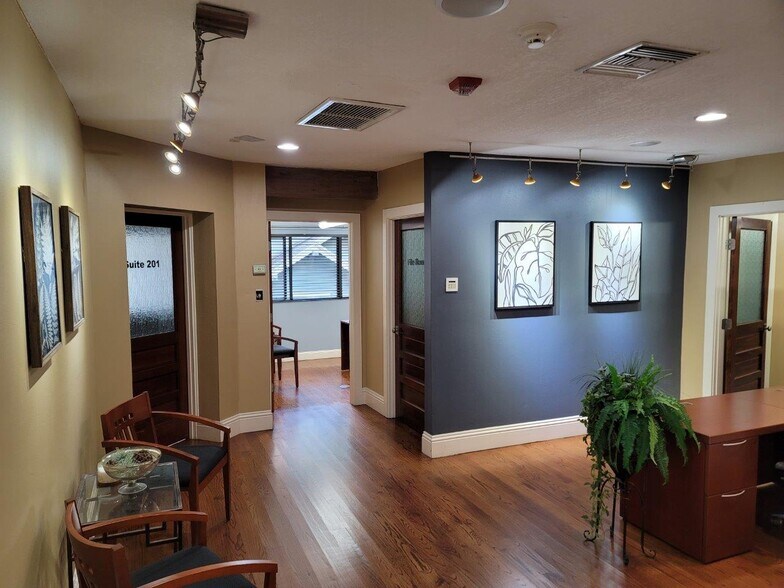 More Photos Of 350 E Pine St, Orlando Coworking Space