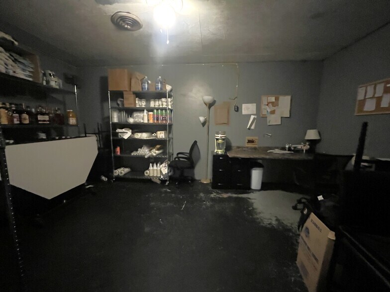 More Photos Of 219 Main St, Hale Flex For Sale