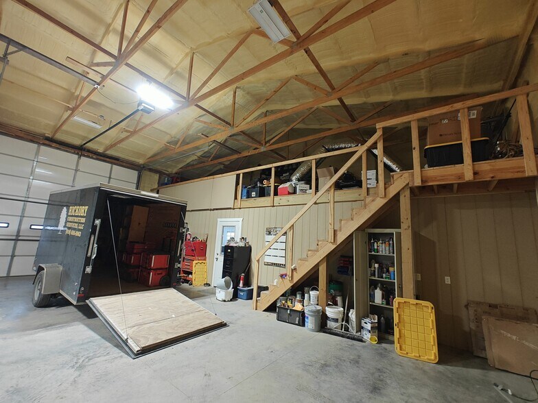 More Photos Of 32514 Highway 82, Cookson Flex For Sale