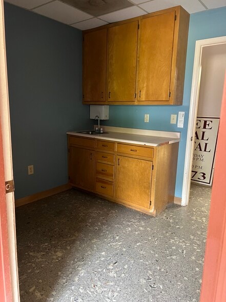 More Photos Of 988 Highway 75, Hiawassee Office For Sale