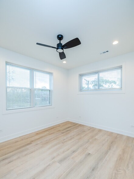 More Photos Of 6050 Eberhart ave, Chicago Apartments For Sale