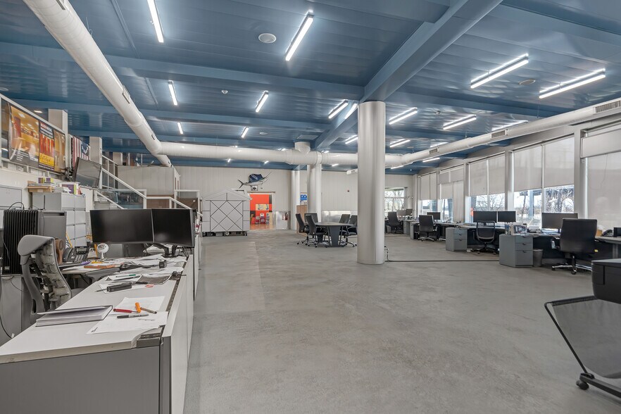 More Photos Of 3114 Tonnelle Ave, North Bergen Showroom For Lease