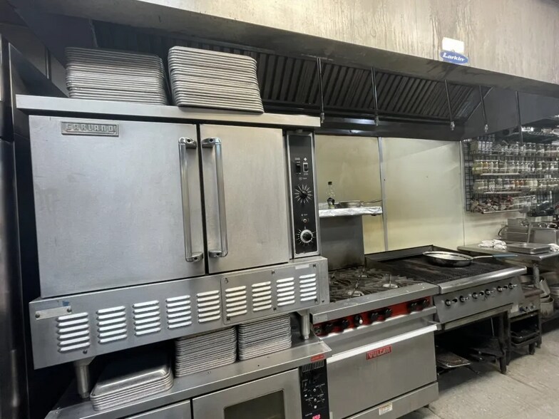 More Photos Of 214 Intendencia St, Pensacola Restaurant For Lease