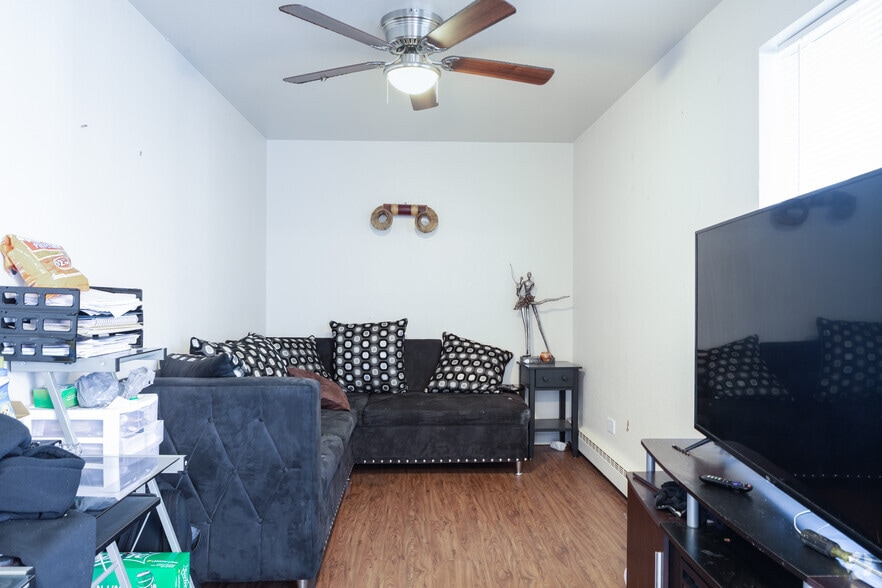 More Photos Of 152 Del Mar Cir, Aurora Apartments For Sale