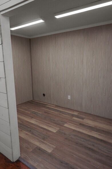 More Photos Of 124 Trinity St, Abbeville Storefront For Sale