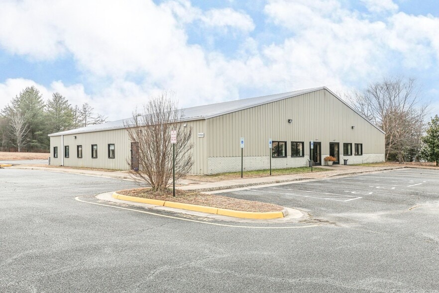 Primary Photo Of 9304 Onyx Ct, Fredericksburg Warehouse For Lease