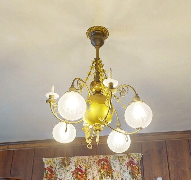 More Photos Of 8 W High St, East Hampton Office For Sale