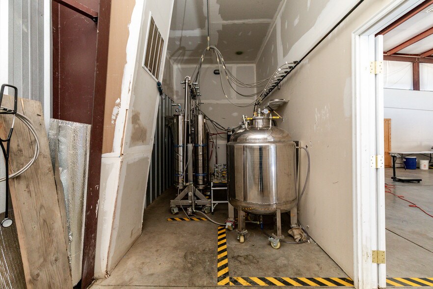 More Photos Of 43 N Silicon Dr, Pueblo Warehouse For Sale