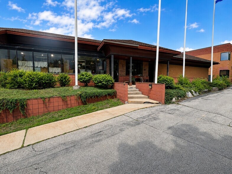 More Photos Of 5600 N US-31, Williamsburg Storefront For Sale