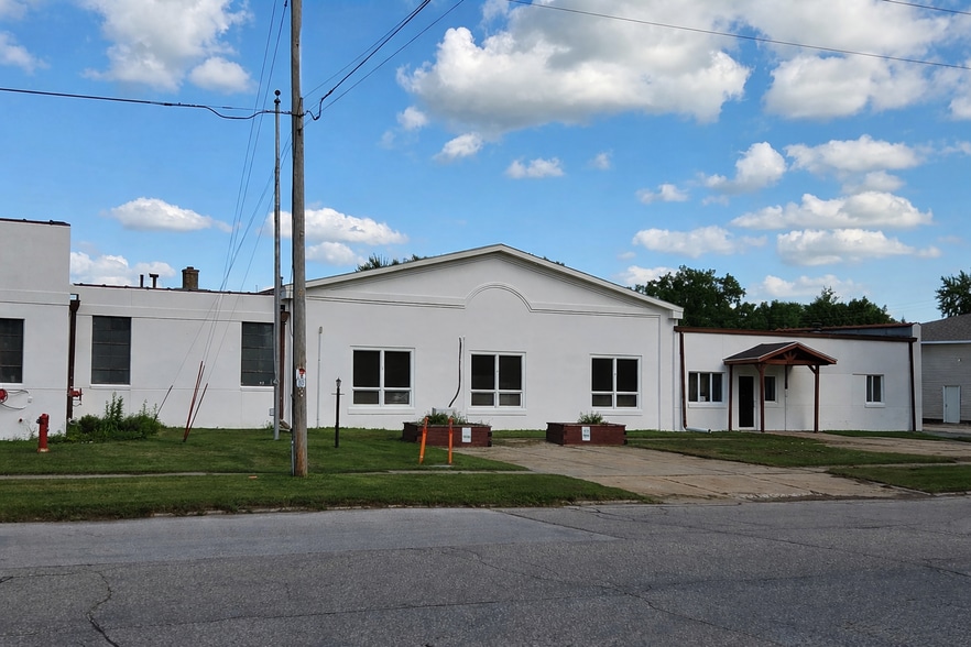 Primary Photo Of 402 N Main St, Walworth Warehouse For Lease