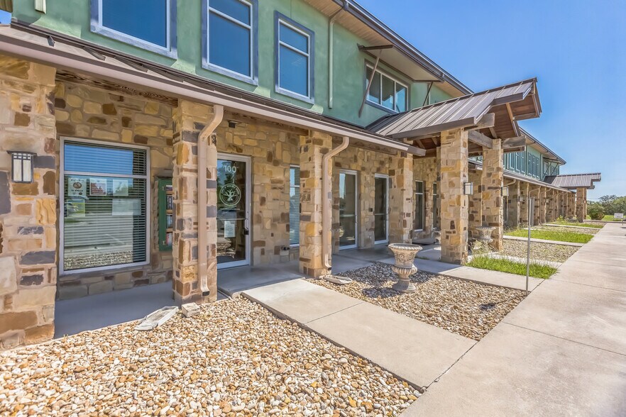 More Photos Of 103 Vista View Trl, Spicewood Office For Sale