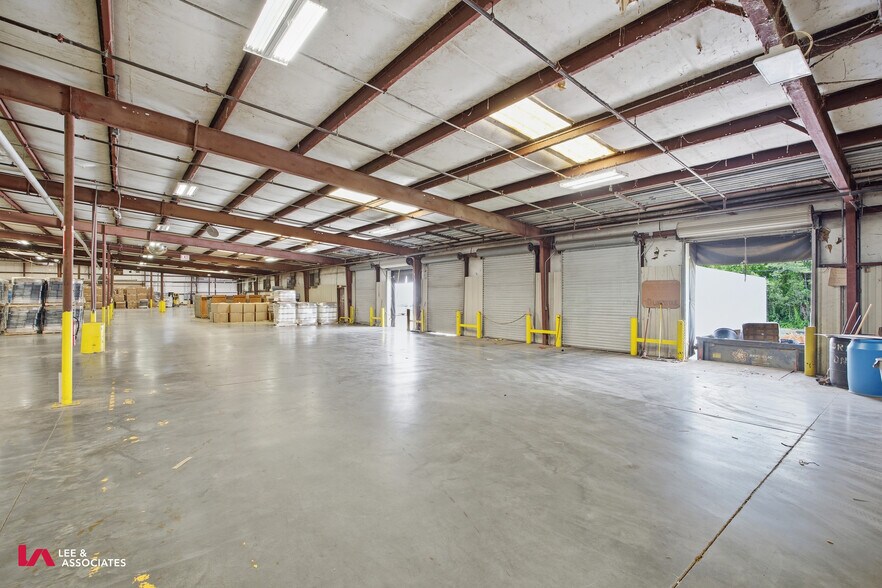 More Photos Of 101 Conyers Industrial Dr, Cartersville Warehouse For Sale