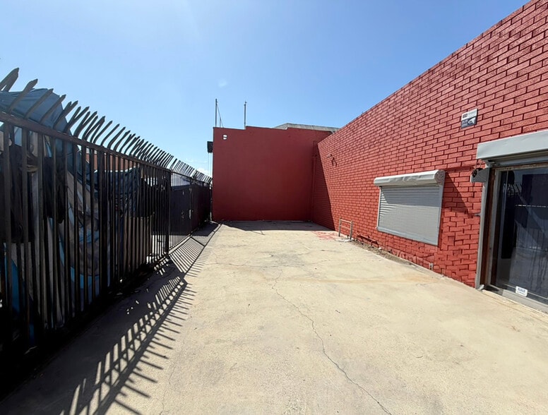 More Photos Of 725 Stanford Ave, Los Angeles Warehouse For Sale