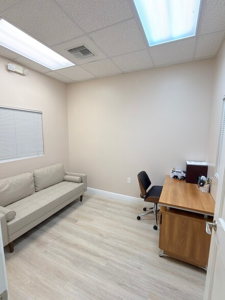 More Photos Of 10189 Cleary Blvd, Plantation Medical For Lease