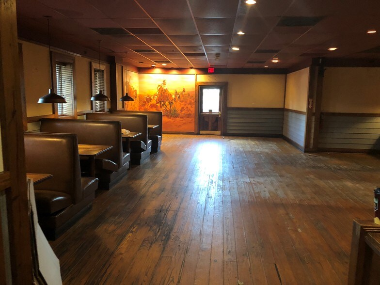 More Photos Of 5768 E Pickard St, Mount Pleasant Restaurant For Lease