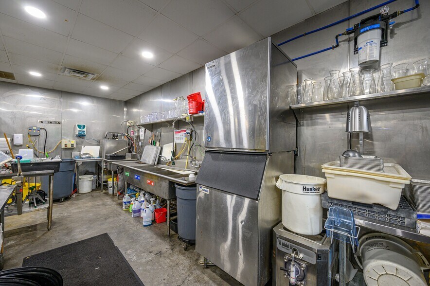 More Photos Of 1721 S Armstrong Ave, Denison Restaurant For Sale