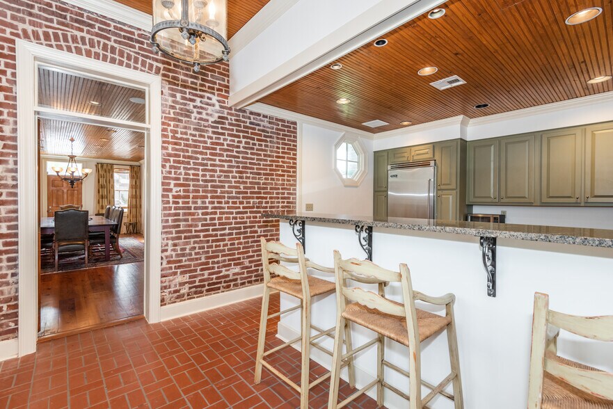 More Photos Of 987 Harris St, Tunica Office For Sale