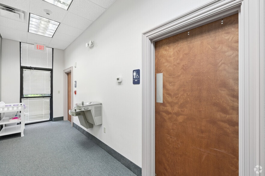 More Photos Of 1670 Main St, Sarasota Religious Facility For Sale
