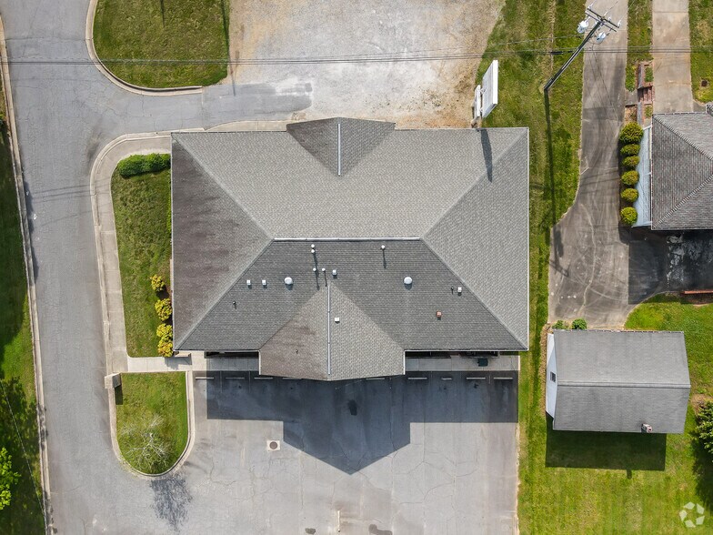 More Photos Of 2180 Northwest Blvd, Newton Medical For Sale