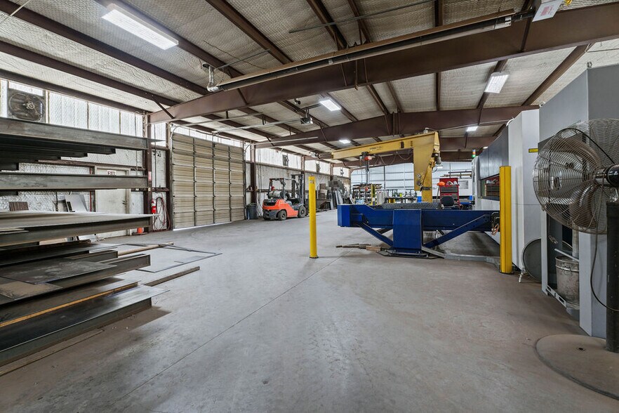 More Photos Of 3917 Clovis Rd, Lubbock Warehouse For Lease