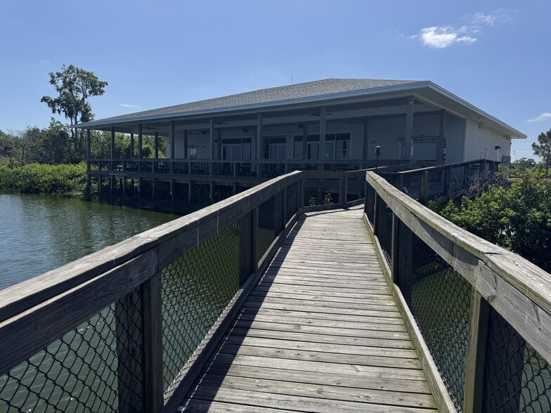 More Photos Of 330 Denton Ave, Auburndale Restaurant For Lease