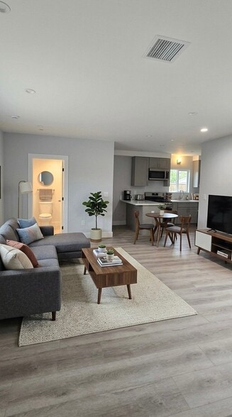 More Photos Of 19100 Victory Blvd, Tarzana Apartments For Lease