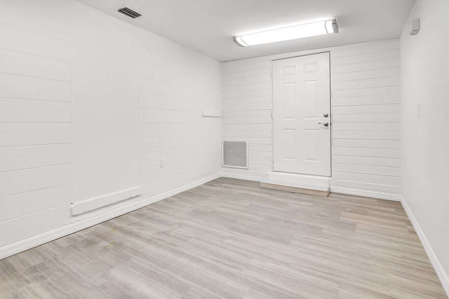 More Photos Of 4749 Hargrave St, Orlando Medical For Lease