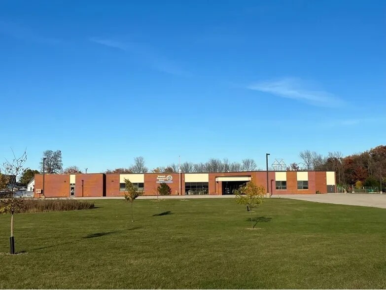 More Photos Of 3994 Wequiock Rd, Green Bay Specialty For Lease