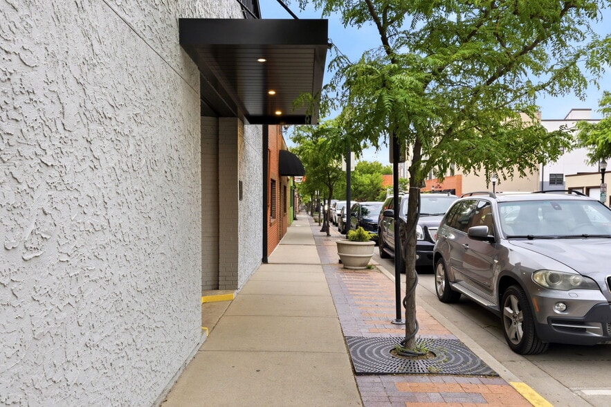 More Photos Of 326 SE Douglas St, Lees Summit Office For Sale