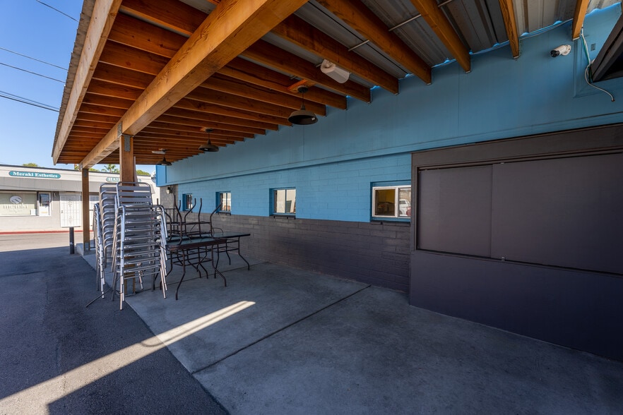 More Photos Of 124 Hanes Pl, Vista Freestanding For Lease