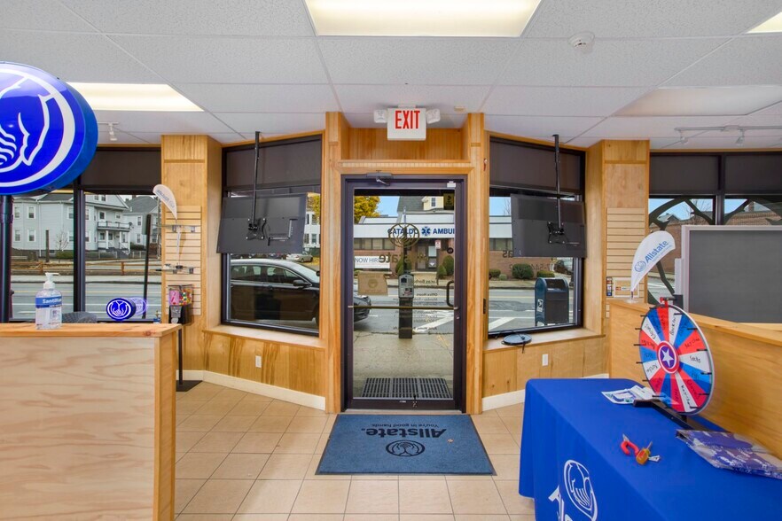 More Photos Of 643-645 Broadway, Everett Storefront Retail Residential For Lease