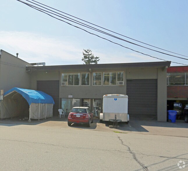 More Photos Of 1473-1481 Charlotte Rd, North Vancouver Light Distribution For Sale