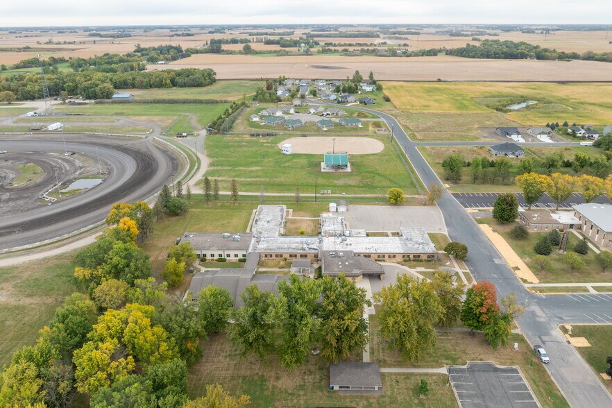 More Photos Of 411 7th Ave NW, Arlington Skilled Nursing Facility For Sale