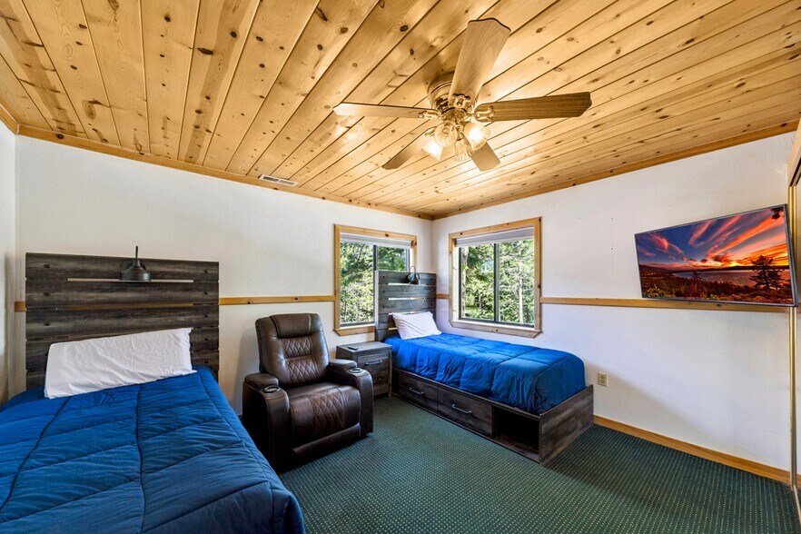 More Photos Of 804 Hwy 50, South Lake Tahoe Lodge Meeting Hall For Sale