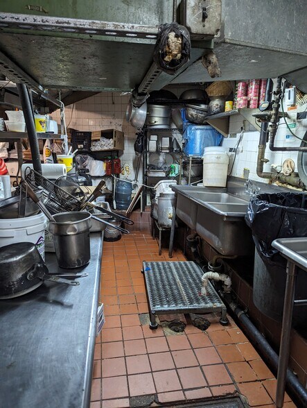 More Photos Of 662 9th Ave, New York Apartments For Lease