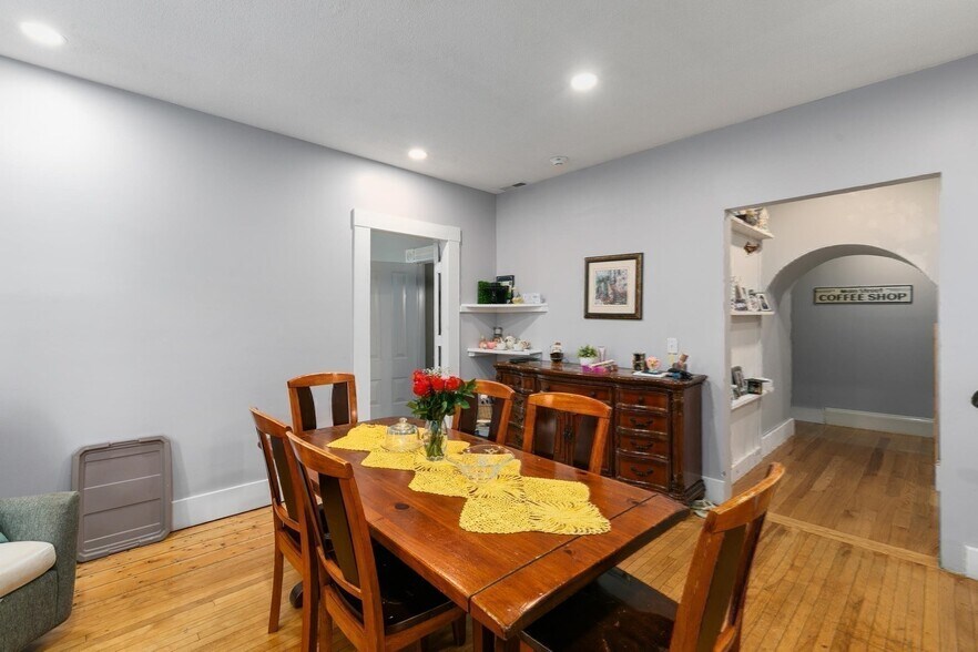 More Photos Of 98 Main St, Peabody General Retail For Sale
