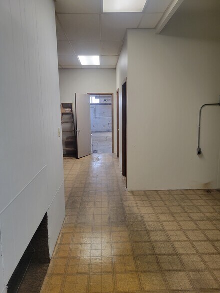 More Photos Of 248 W 2nd St, Chadron Warehouse For Sale